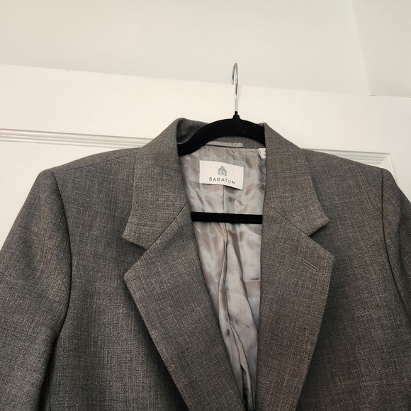 Aritzia Tan Blazer - Picture 4 of 14